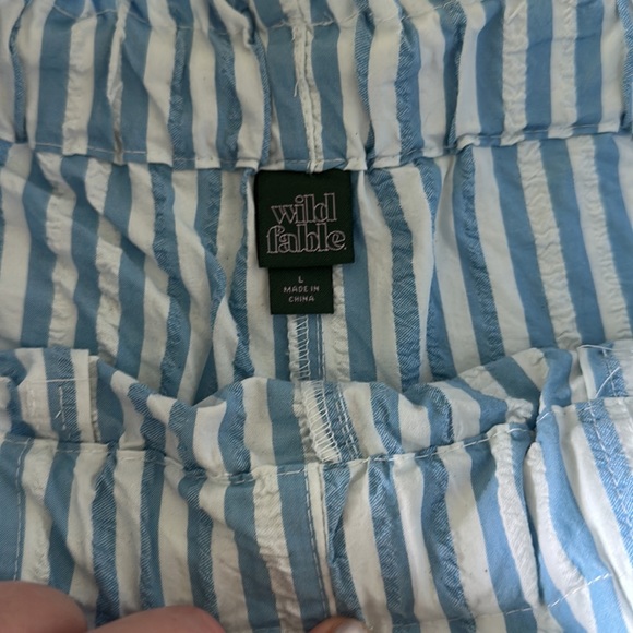 Coastal Shorts with Drawstring - Picture 3 of 5